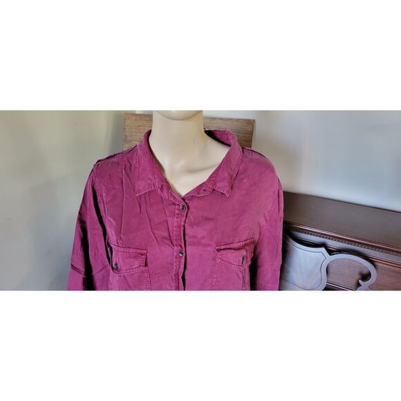 Universal Threads Maroon Button Up With Pockets Size XL - Picture 5 of 6